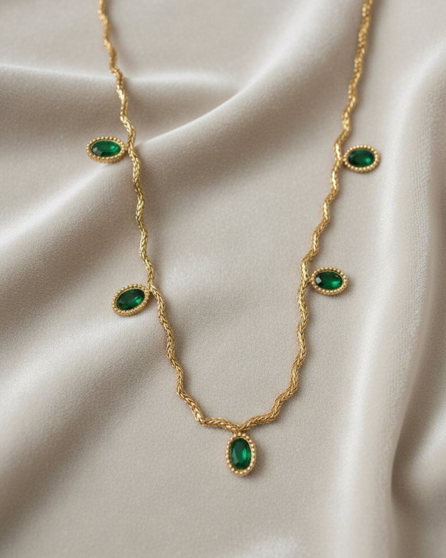 To Mom | Emerald Green Curve Chain Necklace | Gift Set