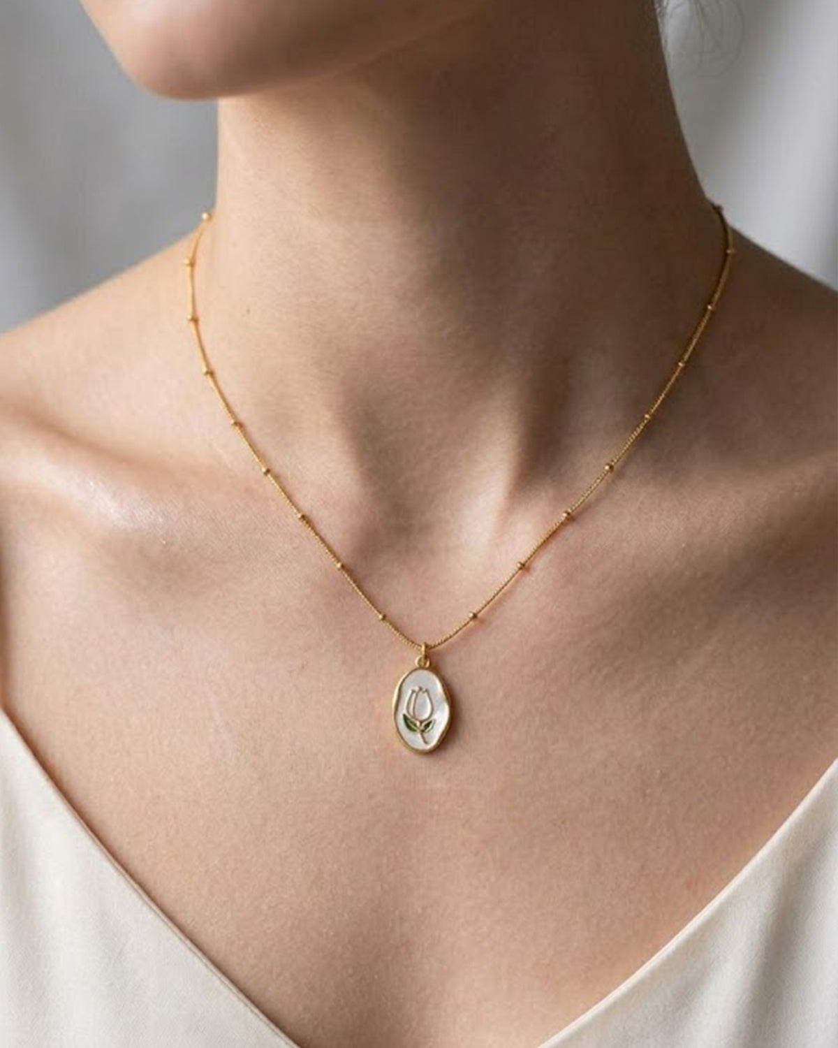 French-Inspired Vintage Oval Tulip Pendant Necklace