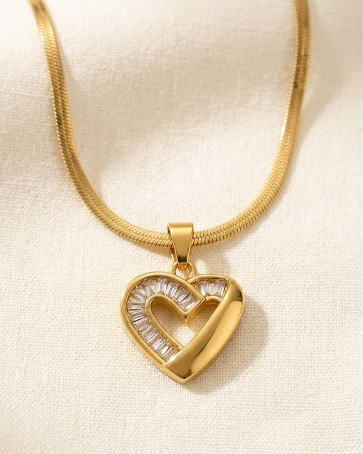 Baguette-cut crystal heart Necklace
