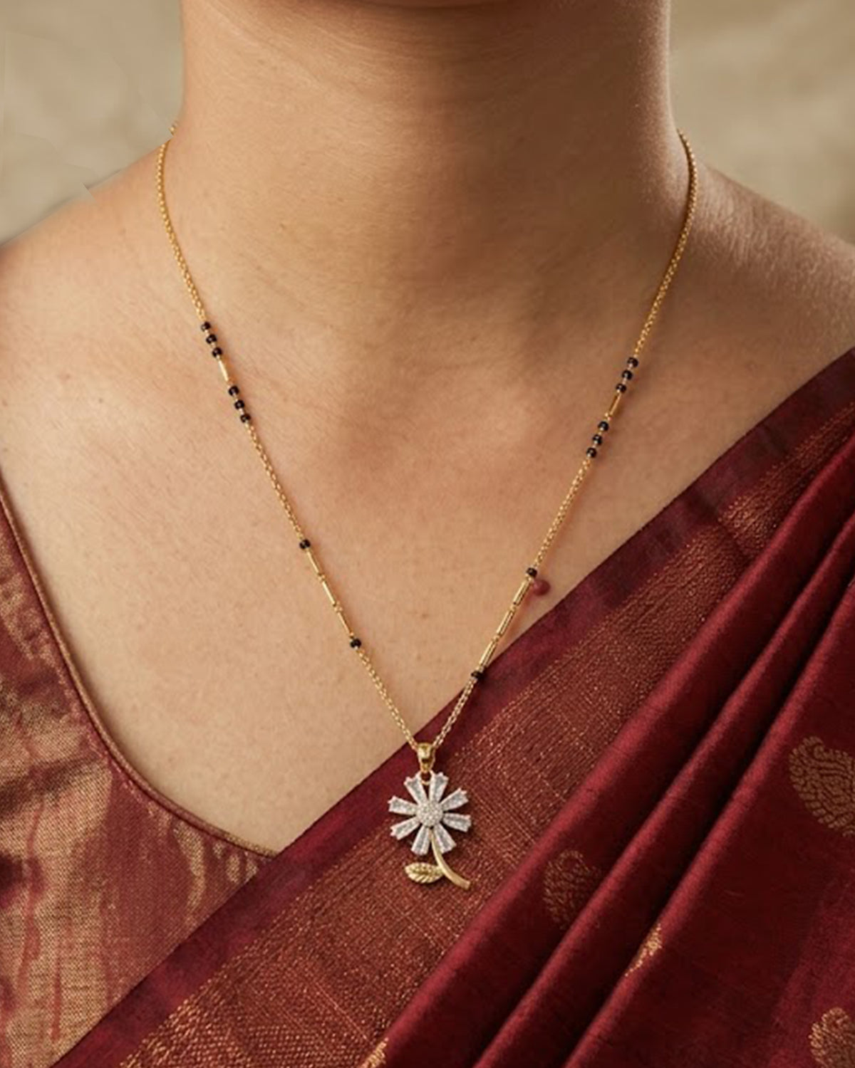 Daisy Floral Solitaire Pendant Mangalsutra